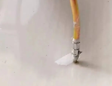 松滋瓷砖空鼓维修公司专业解答在瓷砖铺贴过程中，如果使用的砂料过粗（如全部使用了粗砂），可能会导致以下问题